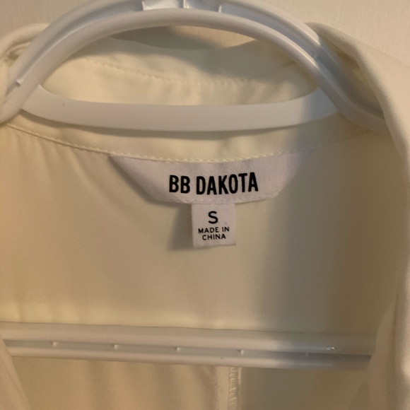 White blouse - Picture 2 of 5